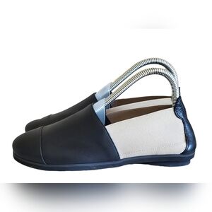 Andre Assous Black and Cream Flats Sz 7